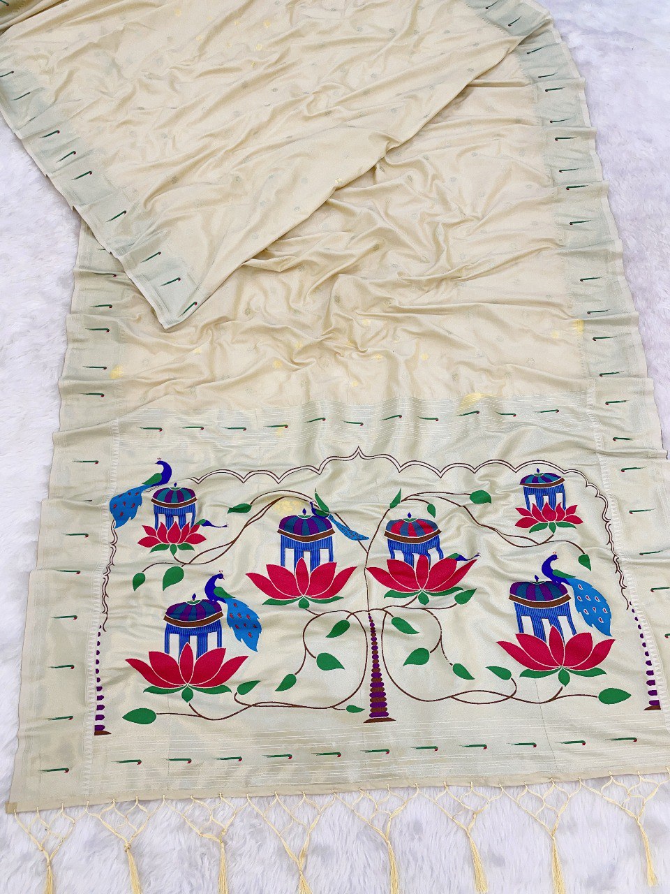 Elegant Zaro Woven Kalyani Paithani Silk Saree