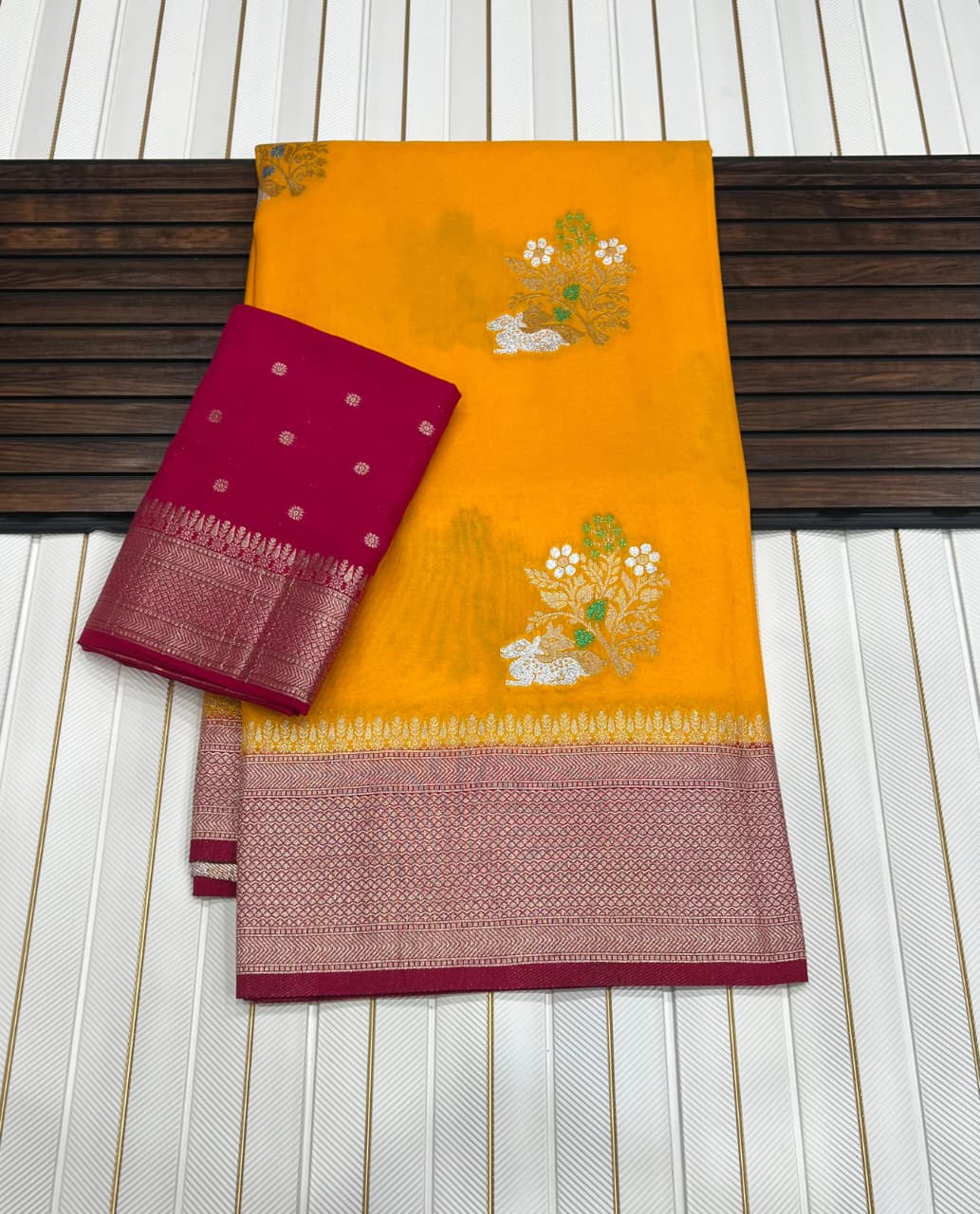 Yellow Jacquard Weaving Rich Pallu Saree With Running Blouse