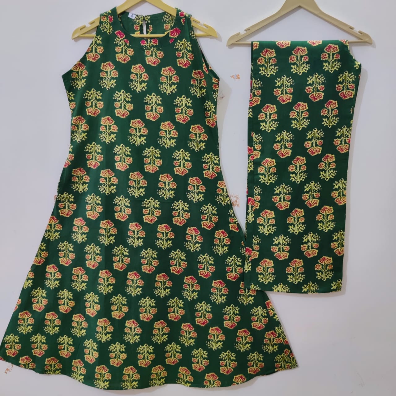 Green Handblock Floral Print Sleeveless Kurta with Palazzo