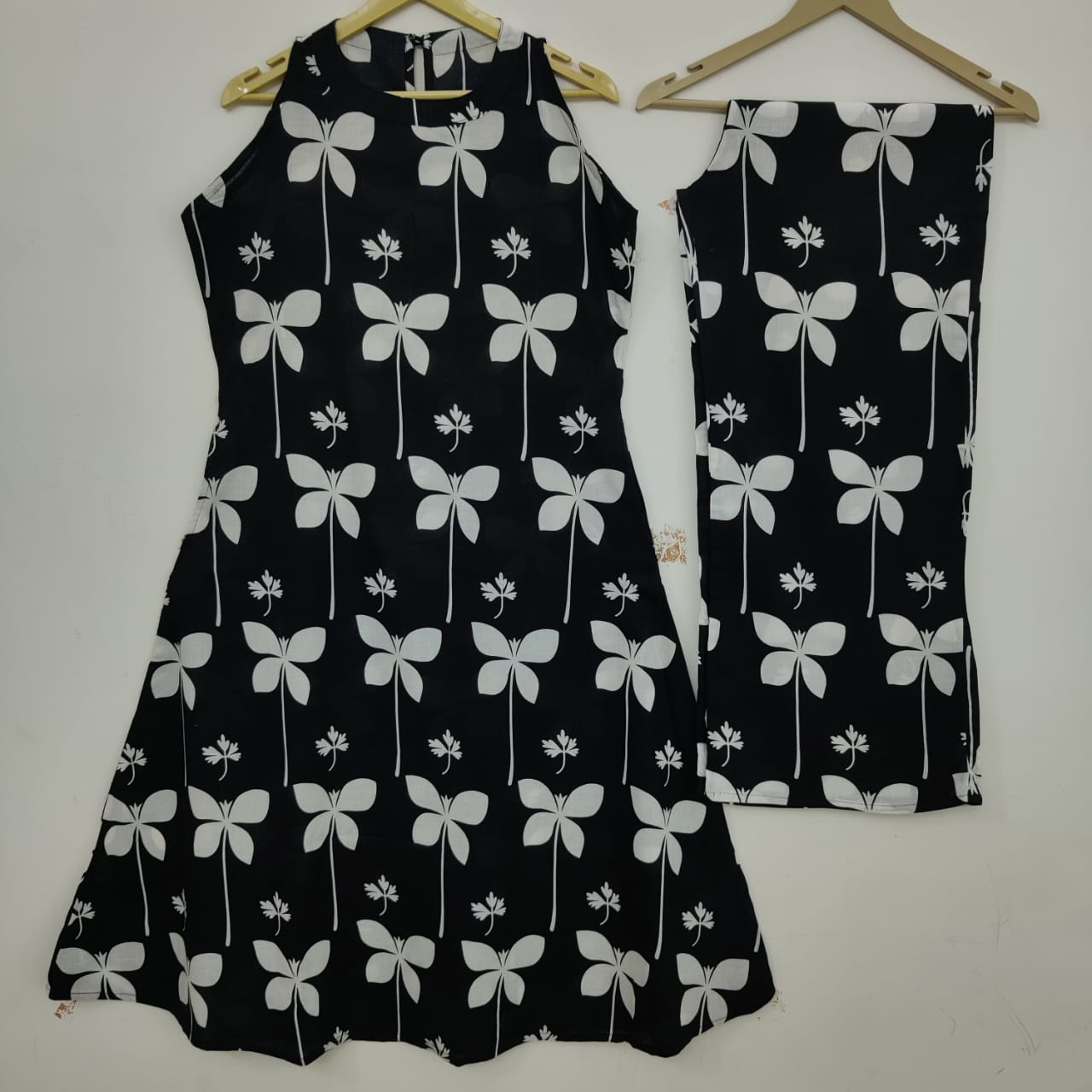 Black and White Leaf Print Cotton Kurta Set for Women