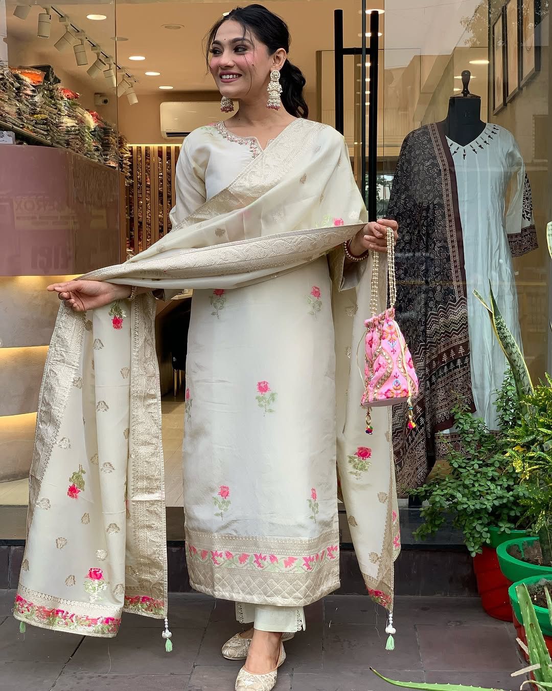 Elegant Shimmer Jacquard Embroidered Kurta Set with Dupatta