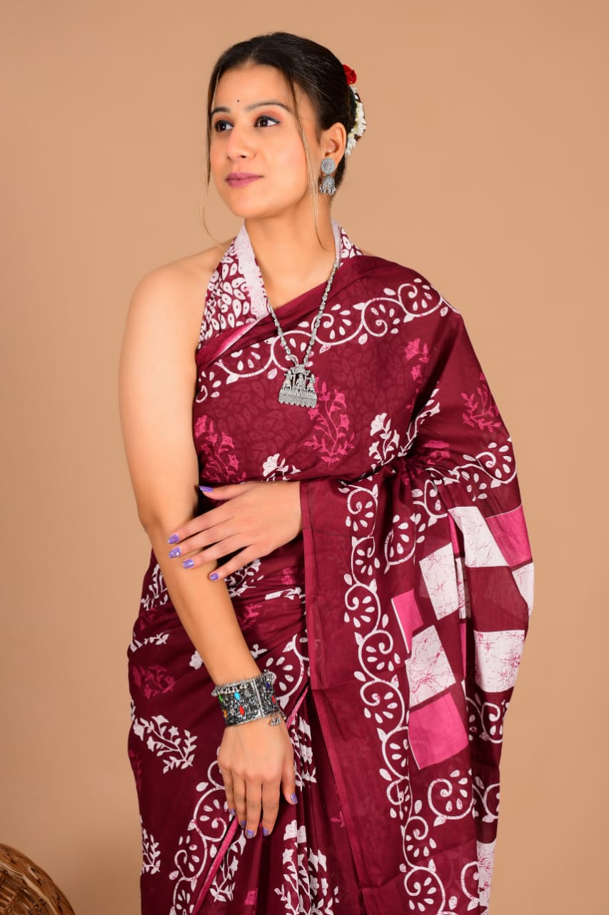 Maroon with White Contrast Print Geometric Saree