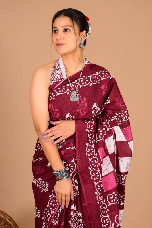 Maroon with White Contrast Print Geometric Saree