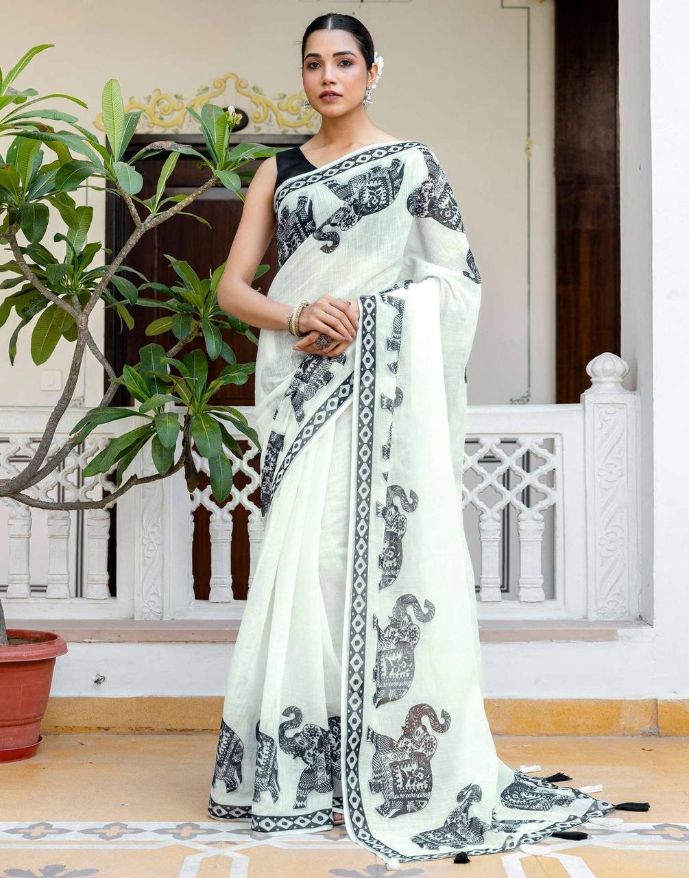 Beautiful Digital-printed White And Black Saree