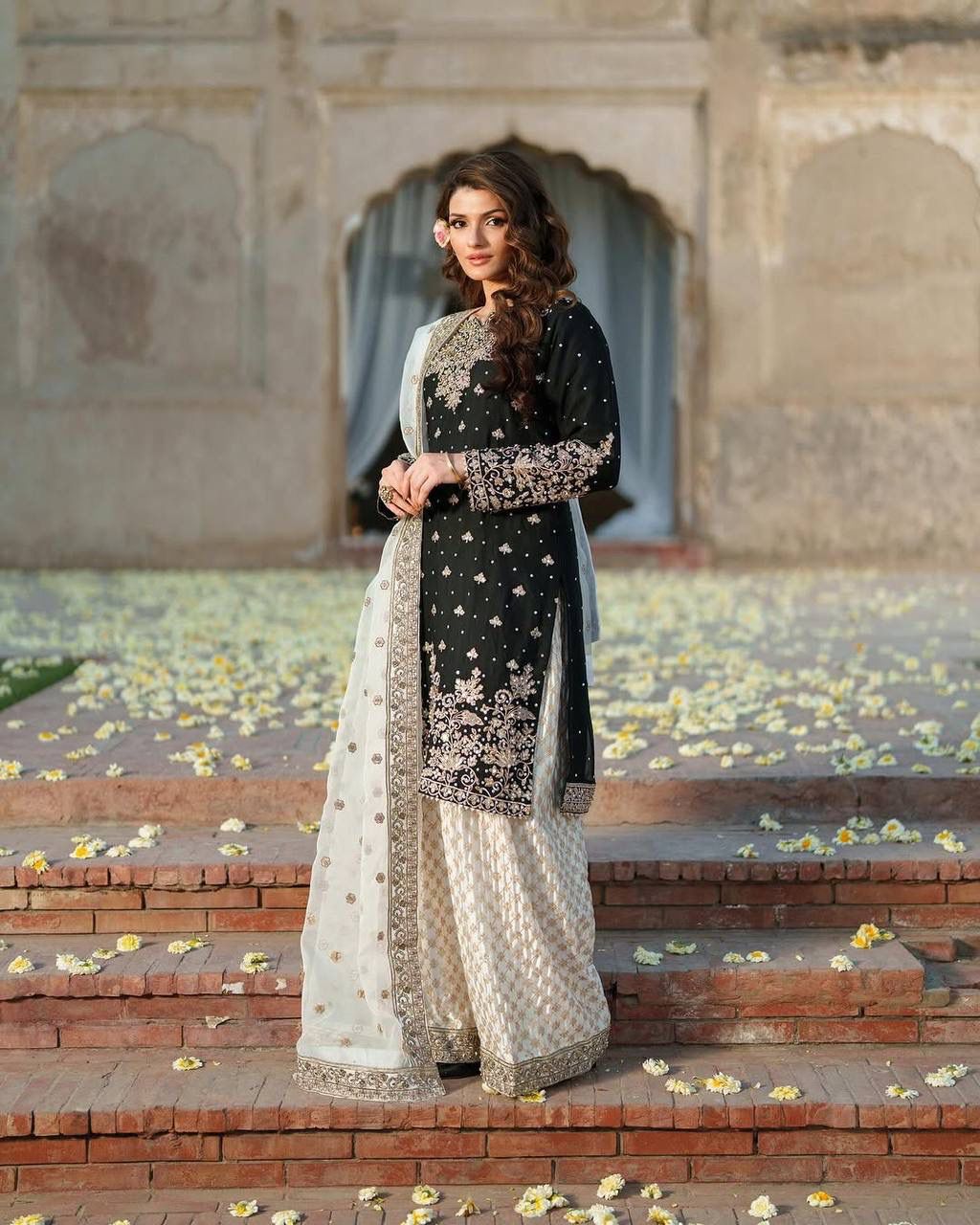 Elegent Chinon Silk Suit Set With Heavy Embroidery Work