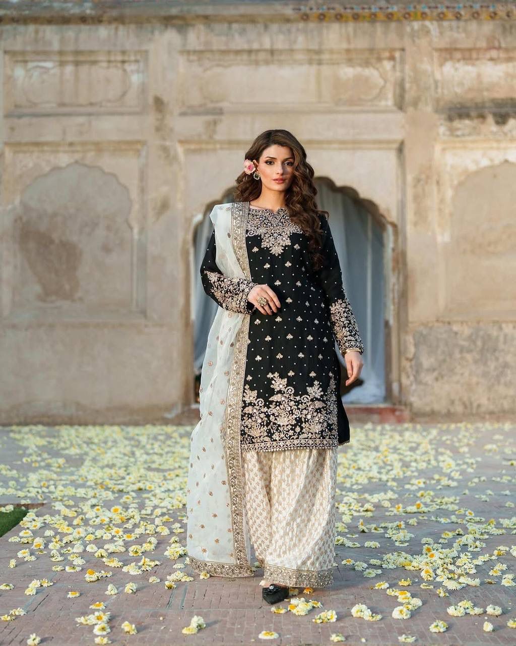 Elegent Chinon Silk Suit Set With Heavy Embroidery Work